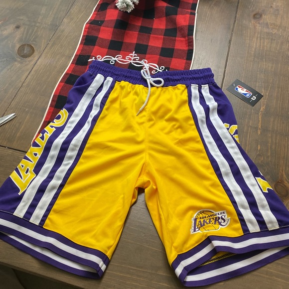 Size M brand is NBA and it is 40. - Picture 1 of 3